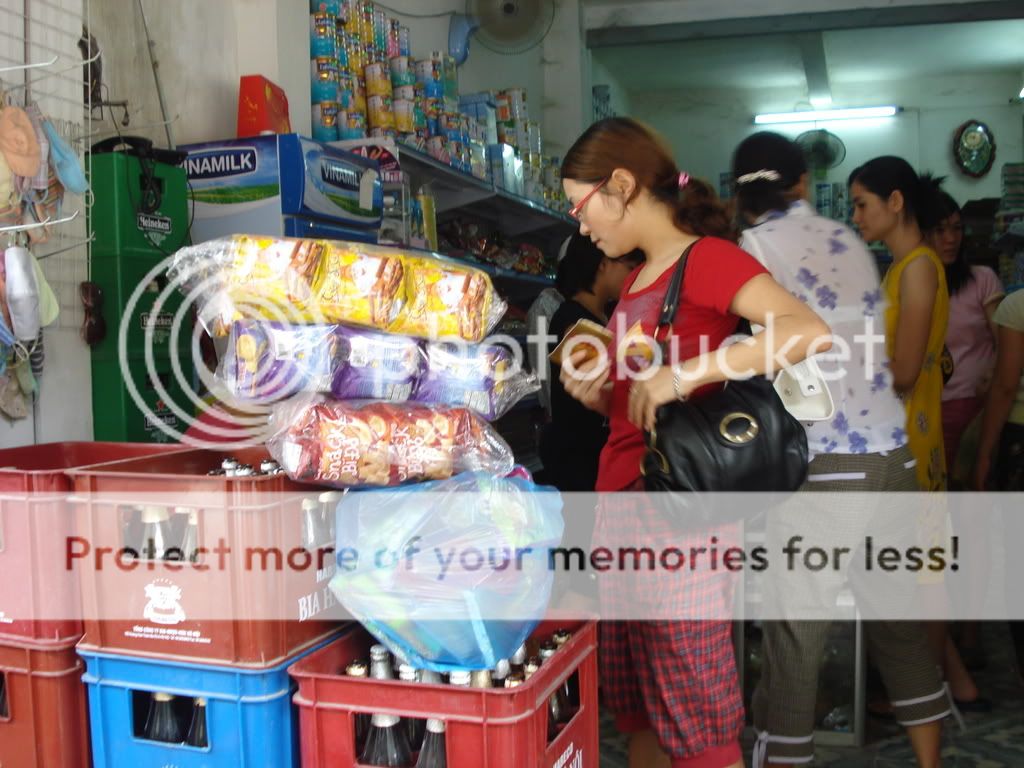 Ngần này ít quá, phải mua thêm thôi!